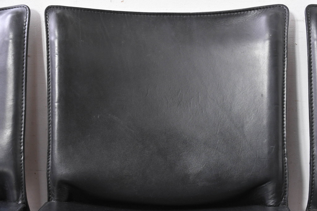 中古　美品　Cassina(カッシーナ)　412　CAB(キャブ)　MARIO BELLINI(マリオベリーニ)　シックでラグジュアリーな雰囲気を高めるアームレスチェア4脚セット(キャブチェア、ダイニングチェア、椅子、イス、バラ売り可能)(定価約120万円)(R-084667)