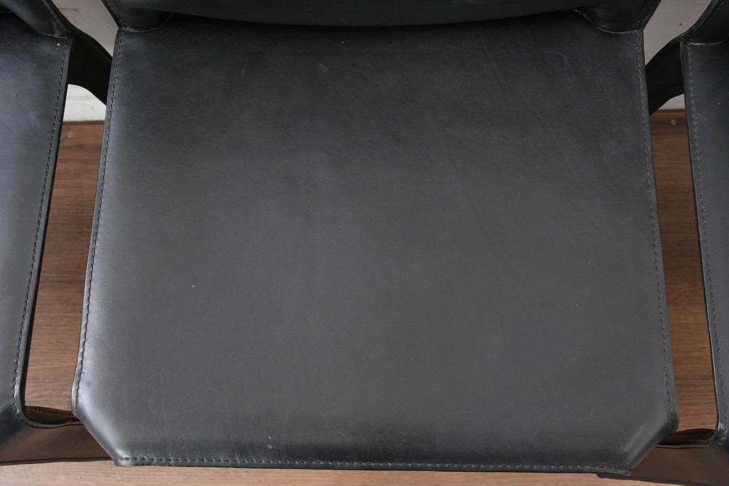中古　美品　Cassina(カッシーナ)　412　CAB(キャブ)　MARIO BELLINI(マリオベリーニ)　シックでラグジュアリーな雰囲気を高めるアームレスチェア4脚セット(キャブチェア、ダイニングチェア、椅子、イス、バラ売り可能)(定価約120万円)(R-084667)