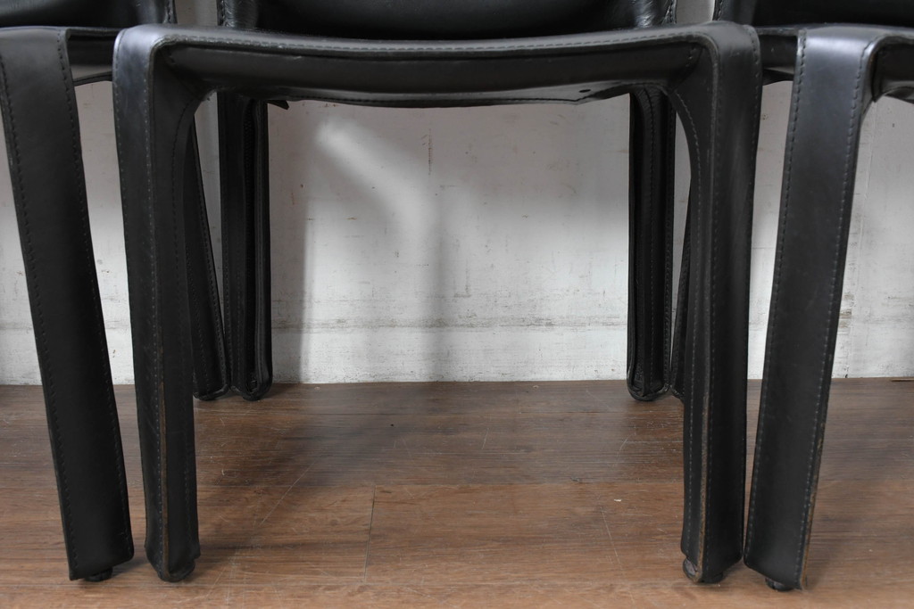 中古　美品　Cassina(カッシーナ)　412　CAB(キャブ)　MARIO BELLINI(マリオベリーニ)　シックでラグジュアリーな雰囲気を高めるアームレスチェア4脚セット(キャブチェア、ダイニングチェア、椅子、イス、バラ売り可能)(定価約120万円)(R-084667)