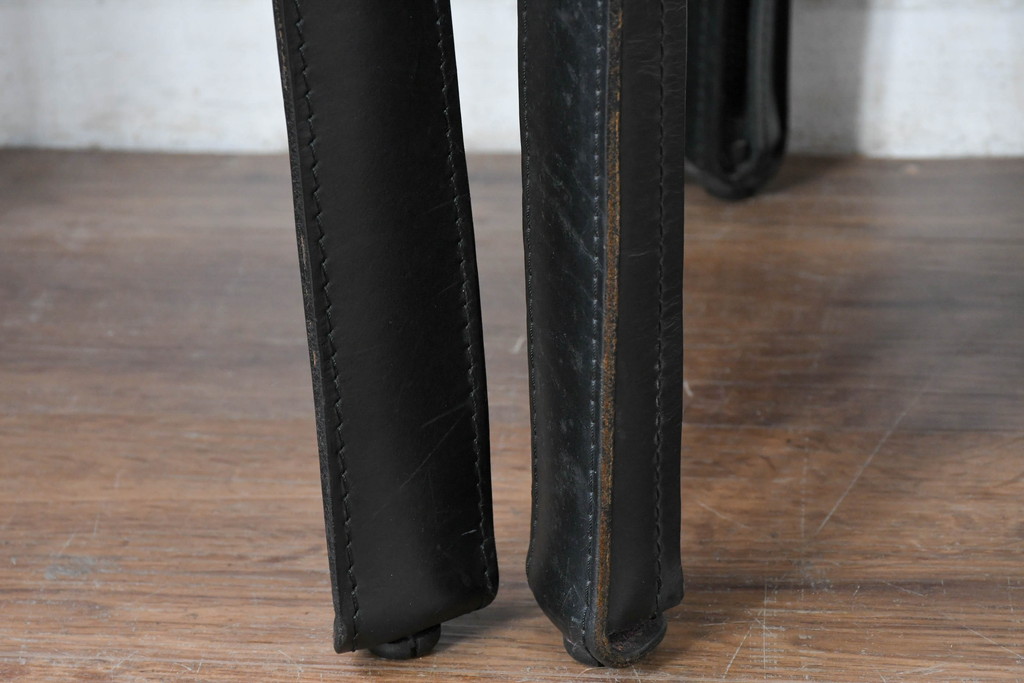 中古　美品　Cassina(カッシーナ)　412　CAB(キャブ)　MARIO BELLINI(マリオベリーニ)　シックでラグジュアリーな雰囲気を高めるアームレスチェア4脚セット(キャブチェア、ダイニングチェア、椅子、イス、バラ売り可能)(定価約120万円)(R-084667)