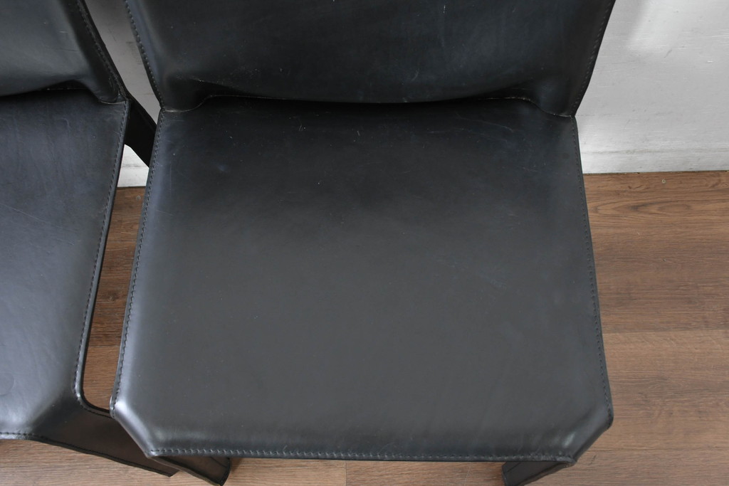中古　美品　Cassina(カッシーナ)　412　CAB(キャブ)　MARIO BELLINI(マリオベリーニ)　シックでラグジュアリーな雰囲気を高めるアームレスチェア4脚セット(キャブチェア、ダイニングチェア、椅子、イス、バラ売り可能)(定価約120万円)(R-084667)