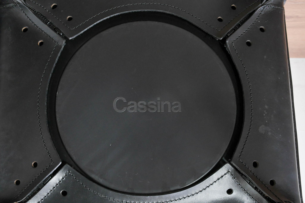 中古　美品　Cassina(カッシーナ)　412　CAB(キャブ)　MARIO BELLINI(マリオベリーニ)　シックでラグジュアリーな雰囲気を高めるアームレスチェア4脚セット(キャブチェア、ダイニングチェア、椅子、イス、バラ売り可能)(定価約120万円)(R-084667)