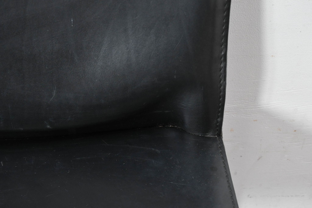 中古　美品　Cassina(カッシーナ)　412　CAB(キャブ)　MARIO BELLINI(マリオベリーニ)　シックでラグジュアリーな雰囲気を高めるアームレスチェア4脚セット(キャブチェア、ダイニングチェア、椅子、イス、バラ売り可能)(定価約120万円)(R-084667)