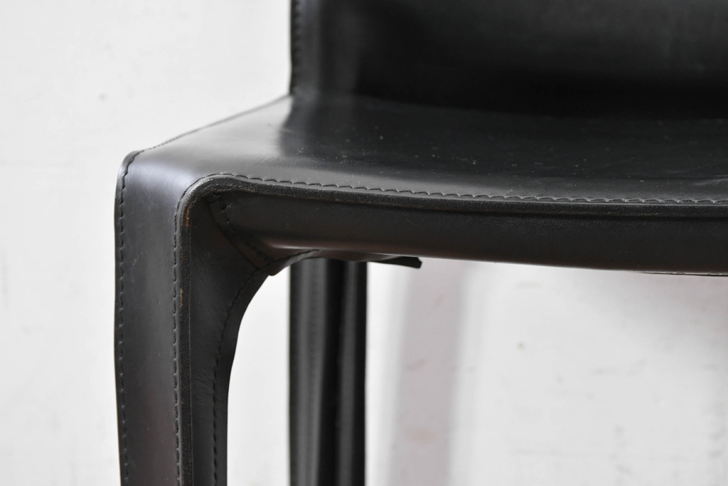 中古　美品　Cassina(カッシーナ)　412　CAB(キャブ)　MARIO BELLINI(マリオベリーニ)　シックでラグジュアリーな雰囲気を高めるアームレスチェア4脚セット(キャブチェア、ダイニングチェア、椅子、イス、バラ売り可能)(定価約120万円)(R-084667)