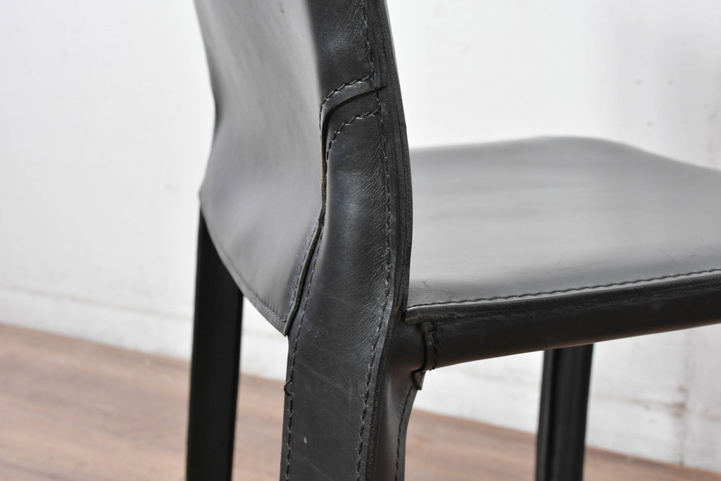 中古　美品　Cassina(カッシーナ)　412　CAB(キャブ)　MARIO BELLINI(マリオベリーニ)　シックでラグジュアリーな雰囲気を高めるアームレスチェア4脚セット(キャブチェア、ダイニングチェア、椅子、イス、バラ売り可能)(定価約120万円)(R-084667)