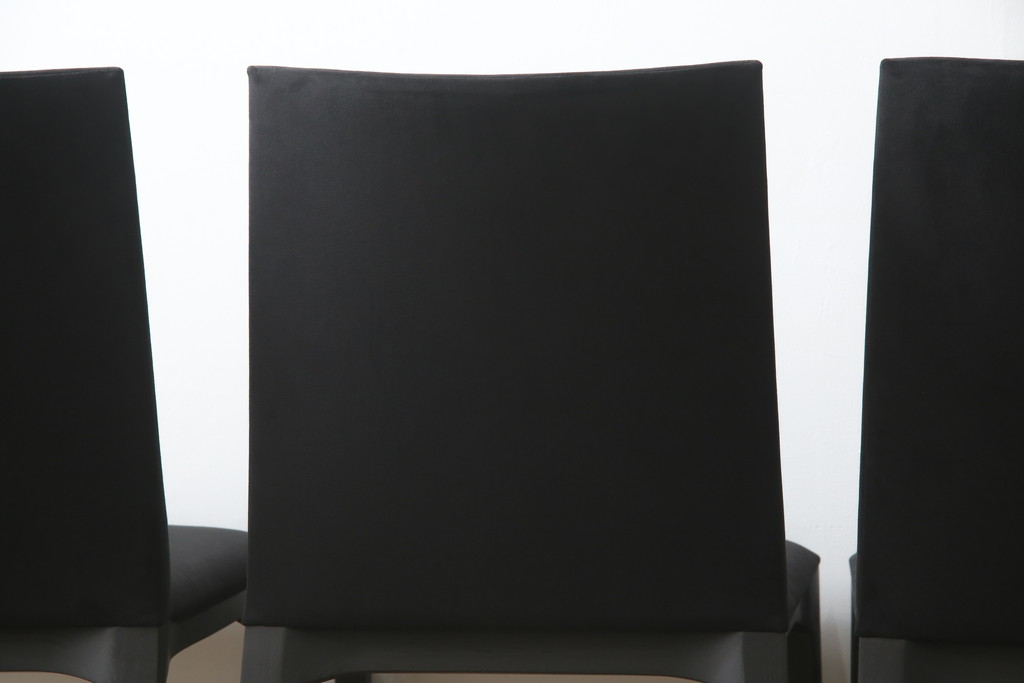 中古　短期展示品　極美品　Cassinaixc.(カッシーナイクスシー)　IXC. R&D(イクスシー.R&D)　LINE(ライン)　ウルトラスエード(ULTRASUEDE)　Eランク　シンプルで上品な佇まいが魅力のダイニングチェア4脚セット(椅子、イス、アームレスチェア、店舗什器)(定価4脚で約30万8千円)(R-066664)