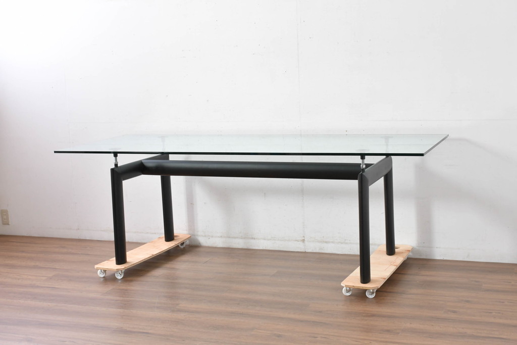 中古　美品　Cassina(カッシーナ)　LC6　スタイリッシュなダイニングテーブル(定価約110万円)(R-084687)