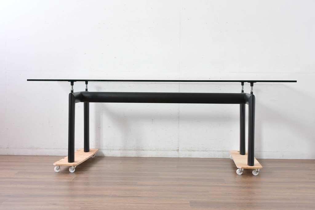中古　美品　Cassina(カッシーナ)　LC6　スタイリッシュなダイニングテーブル(定価約110万円)(R-084687)