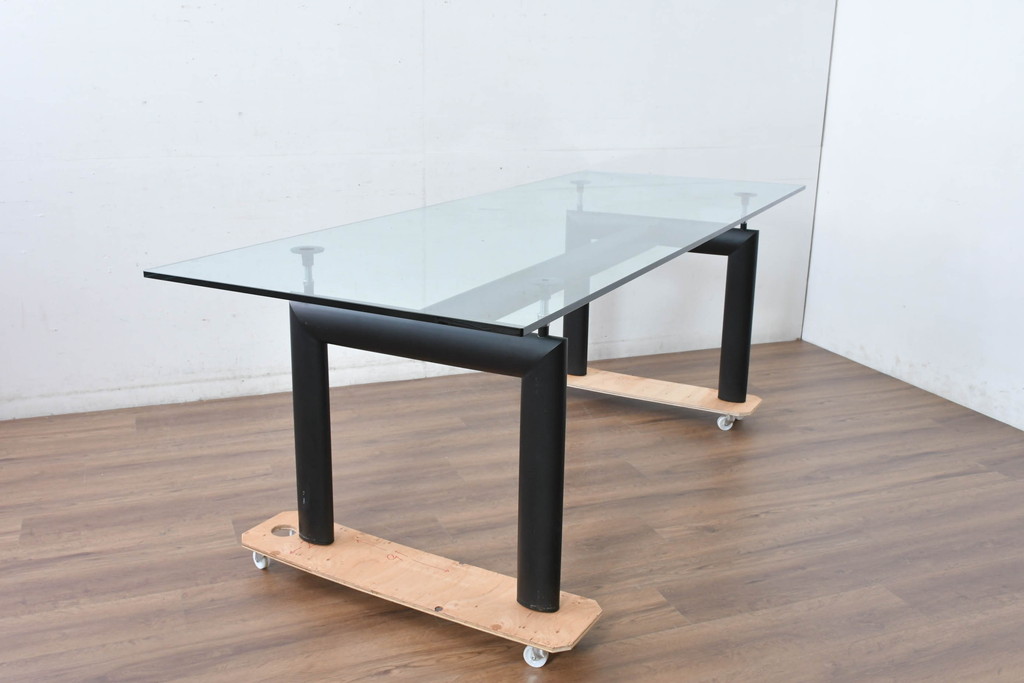 中古　美品　Cassina(カッシーナ)　LC6　スタイリッシュなダイニングテーブル(定価約110万円)(R-084687)