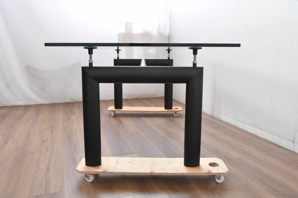 中古　美品　Cassina(カッシーナ)　LC6　スタイリッシュなダイニングテーブル(定価約110万円)(R-084687)