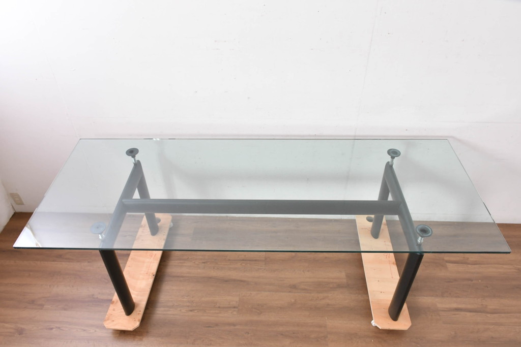 中古　美品　Cassina(カッシーナ)　LC6　スタイリッシュなダイニングテーブル(定価約110万円)(R-084687)