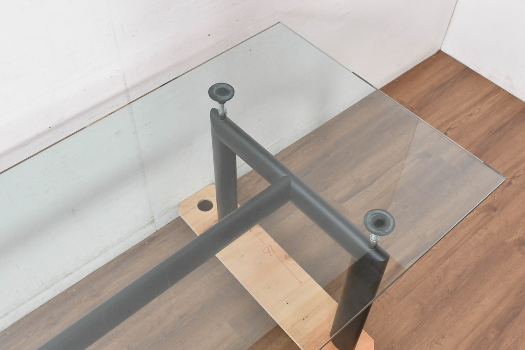 中古　美品　Cassina(カッシーナ)　LC6　スタイリッシュなダイニングテーブル(定価約110万円)(R-084687)