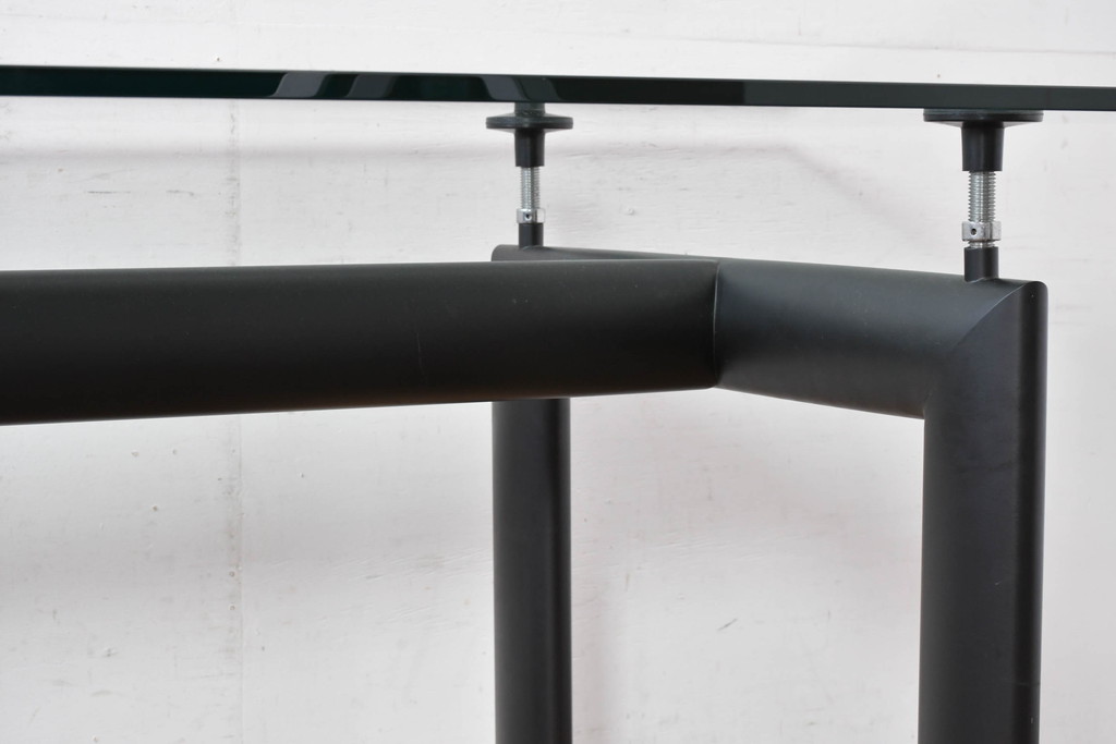 中古　美品　Cassina(カッシーナ)　LC6　スタイリッシュなダイニングテーブル(定価約110万円)(R-084687)