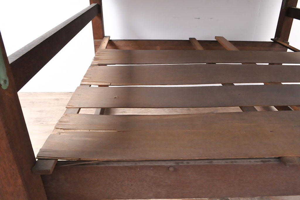 和製アンティーク　棚付きで使い勝手抜群!正方形の作業台(ダイニングテーブル)(R-053166)
