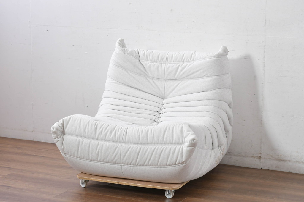中古　極美品　2024年購入　Ligne roset(リーン・ロゼ)　ROSETTOGO(ロゼトーゴ)　DENDEN(デンデン)　50周年　保証書付き　洗練されたモダンデザインが目を引く1人掛けソファ(50th、一人掛けソファ、1Pソファ、椅子、イス)(R-084650)