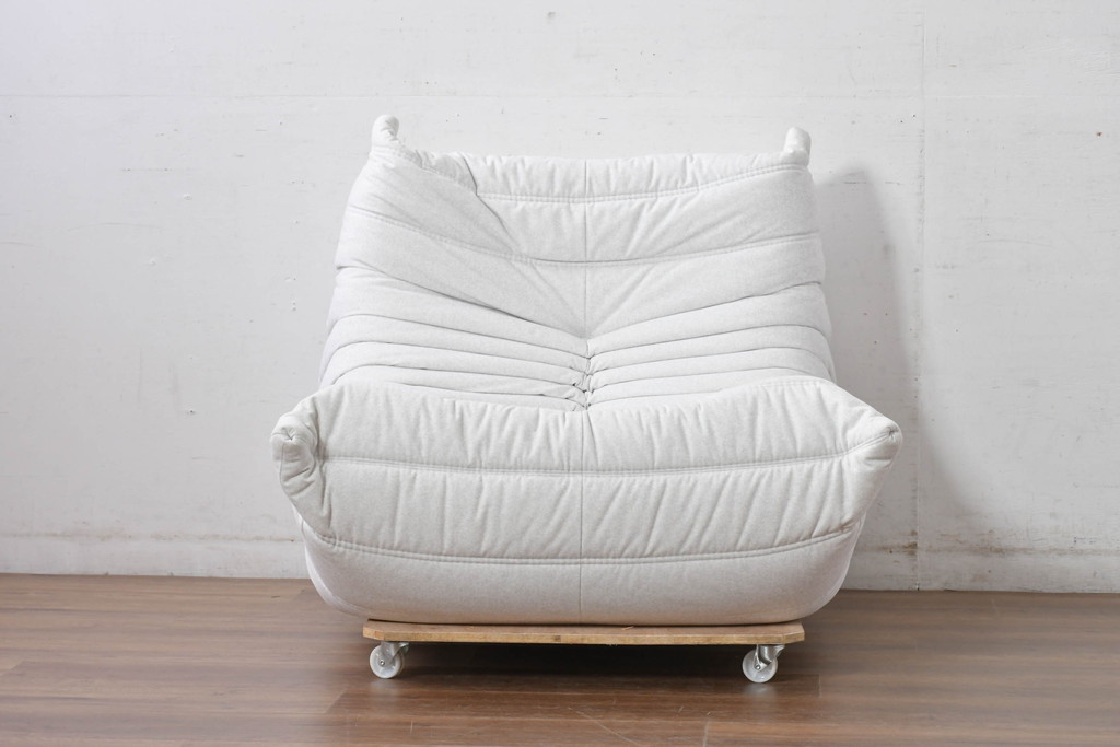 中古　極美品　2024年購入　Ligne roset(リーン・ロゼ)　ROSETTOGO(ロゼトーゴ)　DENDEN(デンデン)　50周年　保証書付き　洗練されたモダンデザインが目を引く1人掛けソファ(50th、一人掛けソファ、1Pソファ、椅子、イス)(R-084650)