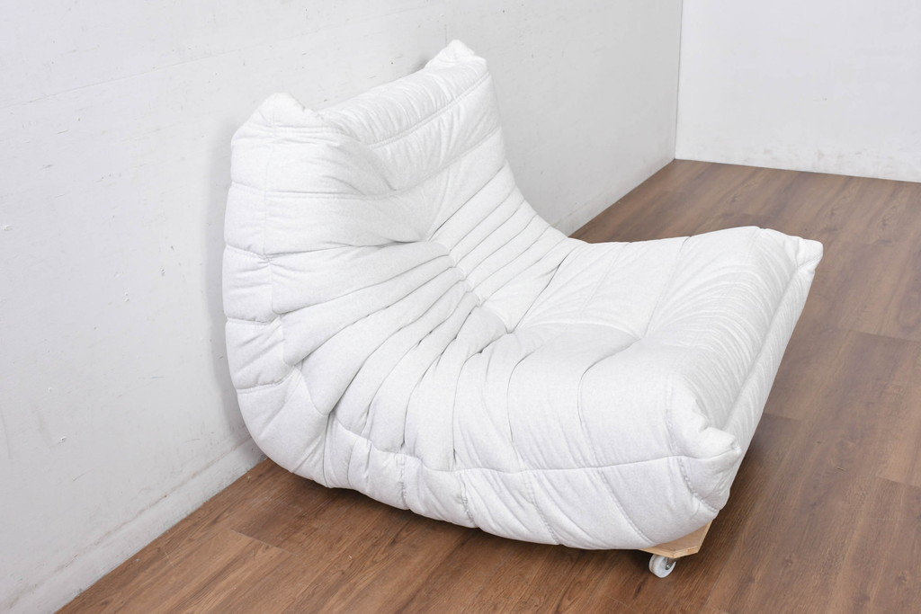 中古　極美品　2024年購入　Ligne roset(リーン・ロゼ)　ROSETTOGO(ロゼトーゴ)　DENDEN(デンデン)　50周年　保証書付き　洗練されたモダンデザインが目を引く1人掛けソファ(50th、一人掛けソファ、1Pソファ、椅子、イス)(R-084650)