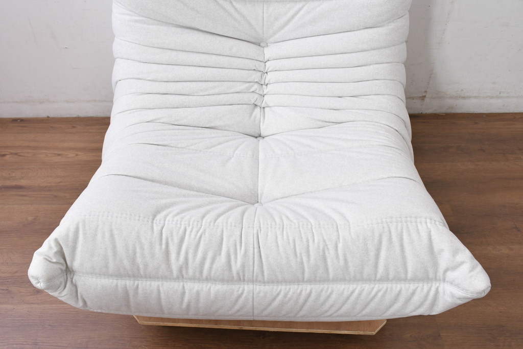 中古　極美品　2024年購入　Ligne roset(リーン・ロゼ)　ROSETTOGO(ロゼトーゴ)　DENDEN(デンデン)　50周年　保証書付き　洗練されたモダンデザインが目を引く1人掛けソファ(50th、一人掛けソファ、1Pソファ、椅子、イス)(R-084650)