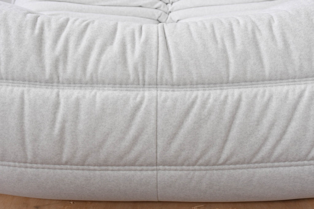 中古　極美品　2024年購入　Ligne roset(リーン・ロゼ)　ROSETTOGO(ロゼトーゴ)　DENDEN(デンデン)　50周年　保証書付き　洗練されたモダンデザインが目を引く1人掛けソファ(50th、一人掛けソファ、1Pソファ、椅子、イス)(R-084650)