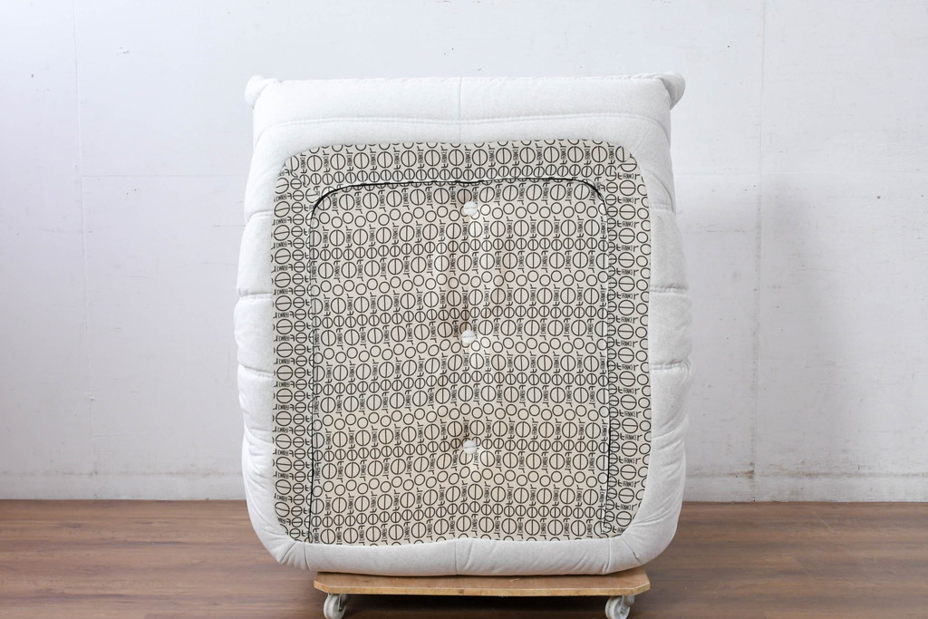 中古　極美品　2024年購入　Ligne roset(リーン・ロゼ)　ROSETTOGO(ロゼトーゴ)　DENDEN(デンデン)　50周年　保証書付き　洗練されたモダンデザインが目を引く1人掛けソファ(50th、一人掛けソファ、1Pソファ、椅子、イス)(R-084650)