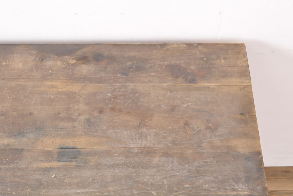 和製アンティーク　杉材　素朴な雰囲気にどこか懐かしさを覚えるシンプルな平机(ワークデスク、在宅ワーク、在宅用、作業台)(R-053164)