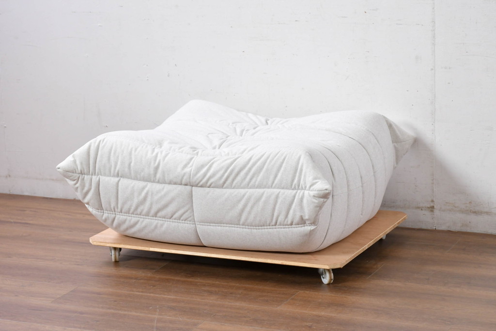 中古　極美品　2024年購入　Ligne roset(リーン・ロゼ)　ROSETTOGO(ロゼトーゴ)　DENDEN(デンデン)　50周年　保証書付き　洗練されたモダンデザインが目を引くパフ(オットマン、フットスツール、腰掛け、椅子、イス)(R-084651)
