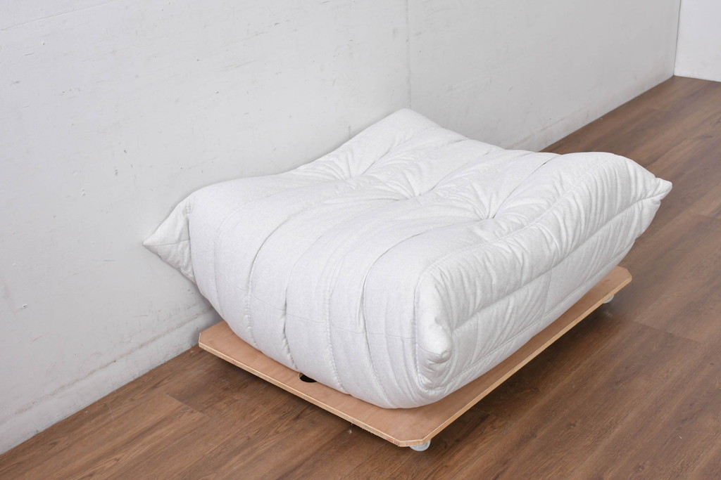中古　極美品　2024年購入　Ligne roset(リーン・ロゼ)　ROSETTOGO(ロゼトーゴ)　DENDEN(デンデン)　50周年　保証書付き　洗練されたモダンデザインが目を引くパフ(オットマン、フットスツール、腰掛け、椅子、イス)(R-084651)