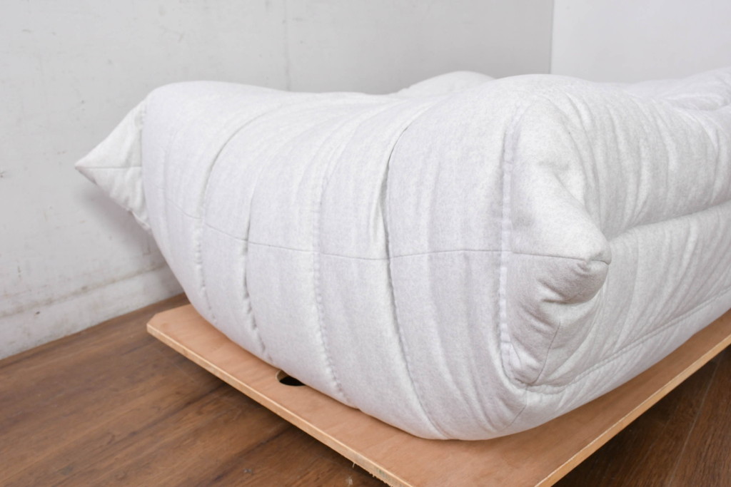 中古　極美品　2024年購入　Ligne roset(リーン・ロゼ)　ROSETTOGO(ロゼトーゴ)　DENDEN(デンデン)　50周年　保証書付き　洗練されたモダンデザインが目を引くパフ(オットマン、フットスツール、腰掛け、椅子、イス)(R-084651)