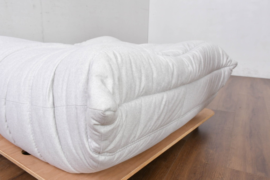 中古　極美品　2024年購入　Ligne roset(リーン・ロゼ)　ROSETTOGO(ロゼトーゴ)　DENDEN(デンデン)　50周年　保証書付き　洗練されたモダンデザインが目を引くパフ(オットマン、フットスツール、腰掛け、椅子、イス)(R-084651)