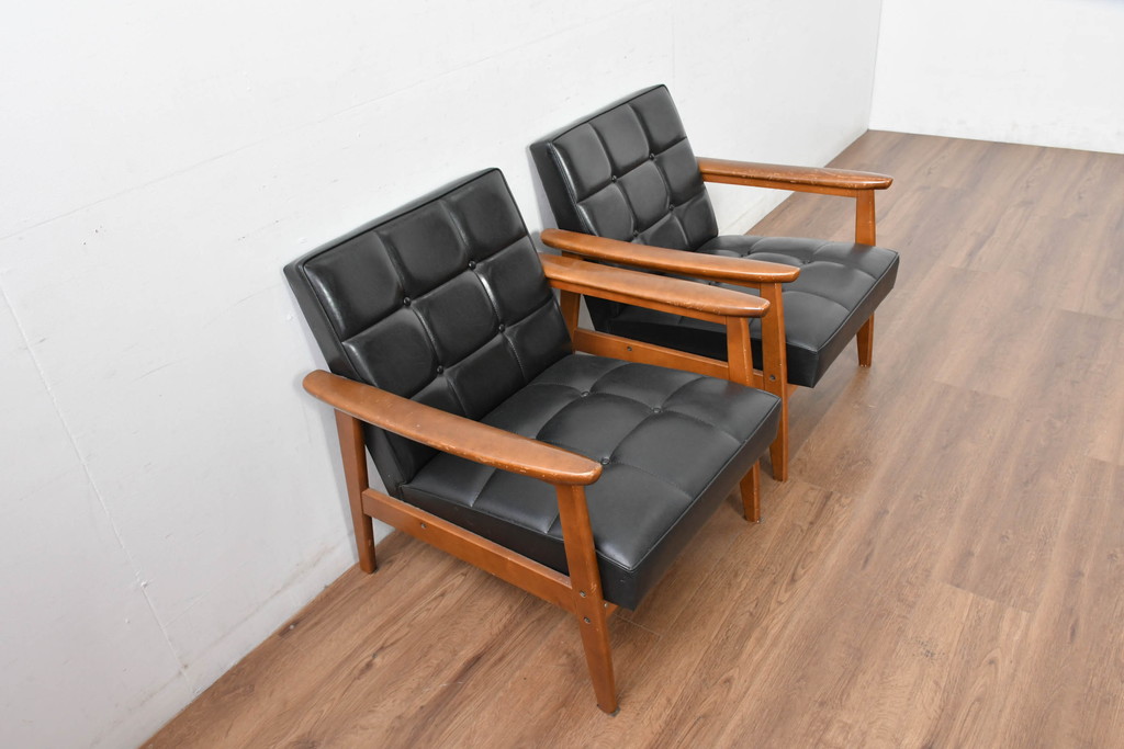 和製ビンテージ　美品　オールドカリモク　カリモク家具(karimoku)　合皮　上質なモダン空間を演出するKチェア2脚セット(1シーター、1人掛け、一人掛け、アームチェア、椅子、イス、ヴィンテージ、バラ売り可能)(R-084668)