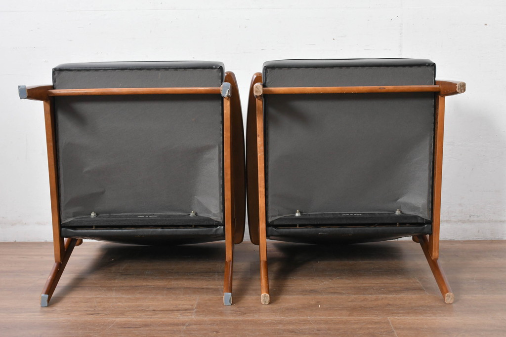和製ビンテージ　美品　オールドカリモク　カリモク家具(karimoku)　合皮　上質なモダン空間を演出するKチェア2脚セット(1シーター、1人掛け、一人掛け、アームチェア、椅子、イス、ヴィンテージ、バラ売り可能)(R-084668)