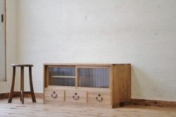 アンティーク家具　古い木味のモールガラスローボード
