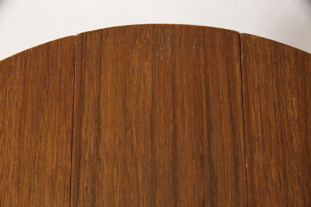 イギリスビンテージ　優しい木の温もり溢れるチーク材製のバタフライサイドテーブル(カフェテーブル、コーヒーテーブル、折りたたみテーブル、折り畳み、ラウンドテーブル、丸テーブル、花台、飾り台、店舗什器、ヴィンテージ)(R-064866)