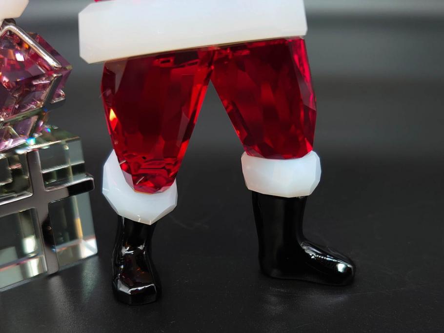 オーストリア　SWAROVSKI(スワロフスキー)　サンタクロース　高さ10.5cm　細部まで丁寧にカットされたクリスタルオブジェ(クリスマスデコレーション、クリスタルガラス、置物、ディスプレイ、箱付き)(R-078249)
