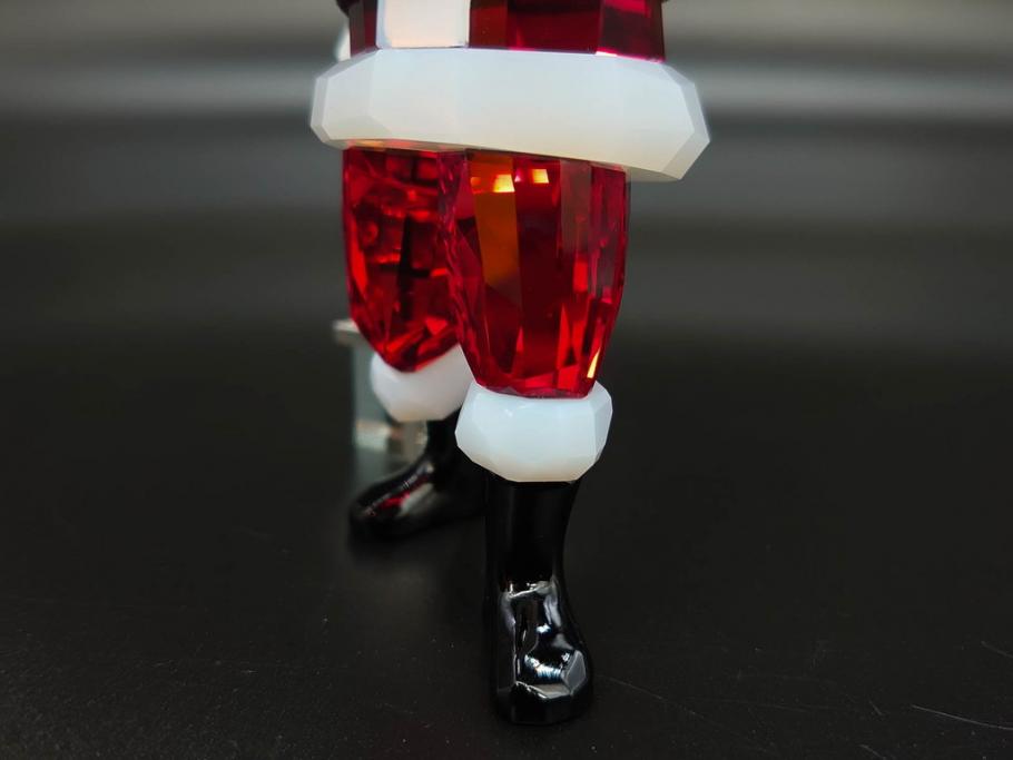 オーストリア　SWAROVSKI(スワロフスキー)　サンタクロース　高さ10.5cm　細部まで丁寧にカットされたクリスタルオブジェ(クリスマスデコレーション、クリスタルガラス、置物、ディスプレイ、箱付き)(R-078249)