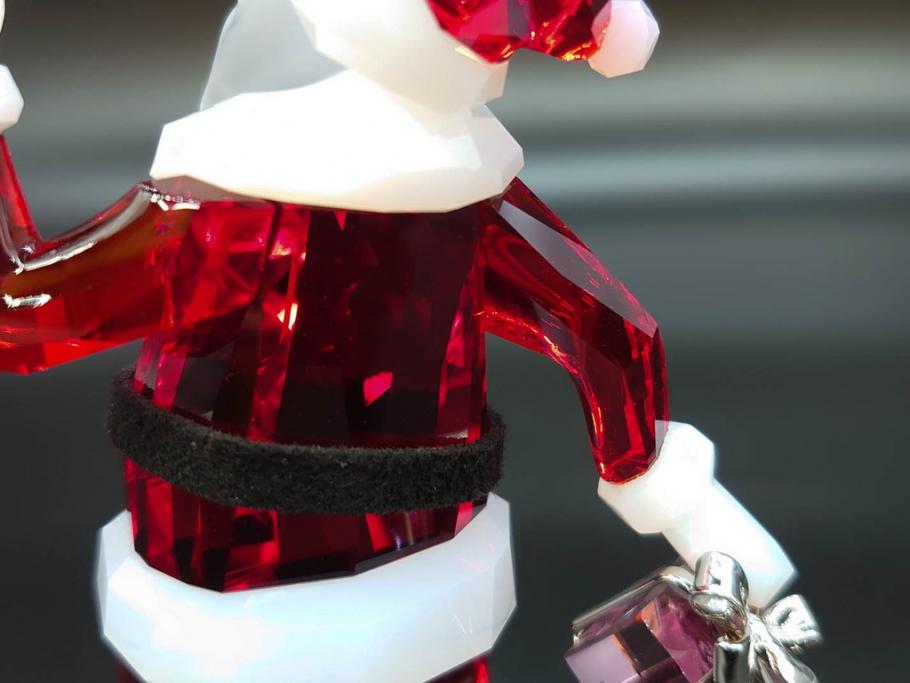 オーストリア　SWAROVSKI(スワロフスキー)　サンタクロース　高さ10.5cm　細部まで丁寧にカットされたクリスタルオブジェ(クリスマスデコレーション、クリスタルガラス、置物、ディスプレイ、箱付き)(R-078249)