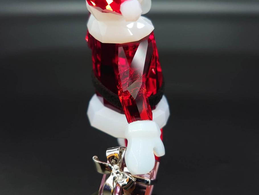 オーストリア　SWAROVSKI(スワロフスキー)　サンタクロース　高さ10.5cm　細部まで丁寧にカットされたクリスタルオブジェ(クリスマスデコレーション、クリスタルガラス、置物、ディスプレイ、箱付き)(R-078249)