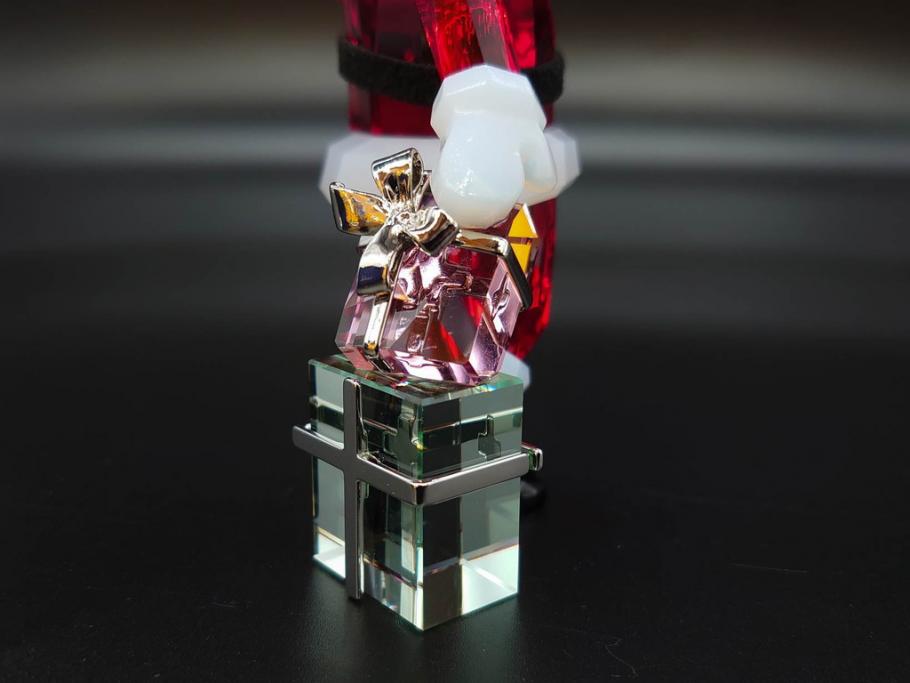 オーストリア　SWAROVSKI(スワロフスキー)　サンタクロース　高さ10.5cm　細部まで丁寧にカットされたクリスタルオブジェ(クリスマスデコレーション、クリスタルガラス、置物、ディスプレイ、箱付き)(R-078249)
