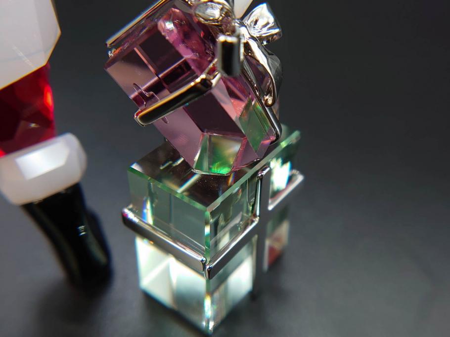 オーストリア　SWAROVSKI(スワロフスキー)　サンタクロース　高さ10.5cm　細部まで丁寧にカットされたクリスタルオブジェ(クリスマスデコレーション、クリスタルガラス、置物、ディスプレイ、箱付き)(R-078249)