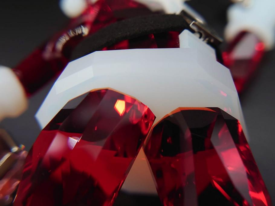 オーストリア　SWAROVSKI(スワロフスキー)　サンタクロース　高さ10.5cm　細部まで丁寧にカットされたクリスタルオブジェ(クリスマスデコレーション、クリスタルガラス、置物、ディスプレイ、箱付き)(R-078249)