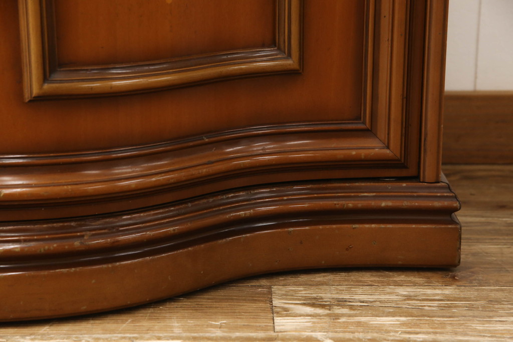中古　美品　イタリア高級輸入家具　MASETTI(マセッティ)　優雅な佇まいの大型組立て式キャビネット(カップボード、収納棚、戸棚、飾り棚)(R-055421)