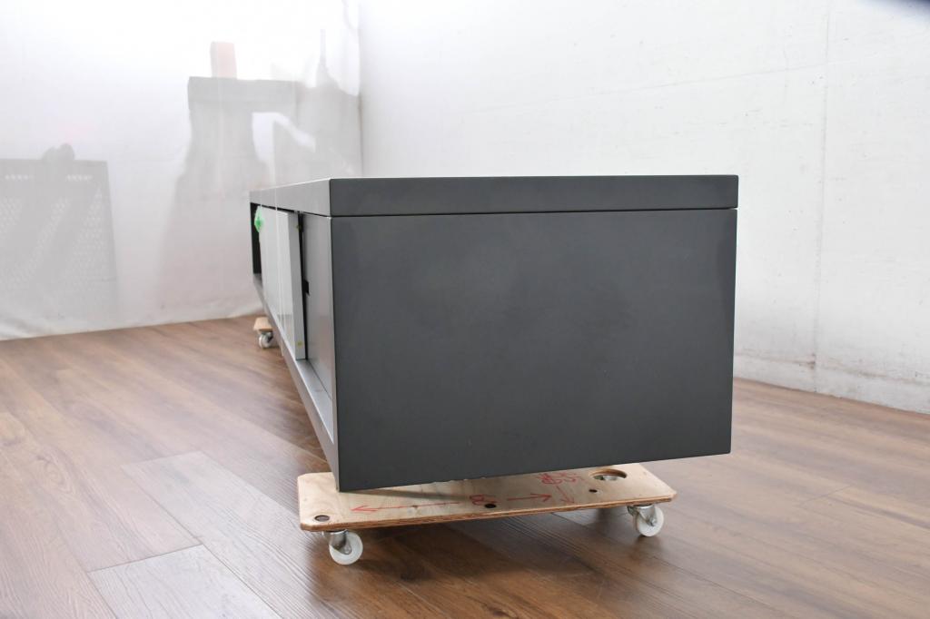 中古　美品　高級品　ACTUS(アクタス)取扱い　Poliform(ポリフォーム)社　モダンデザイン　幅2.7メートルの特大テレビボード(シアターボード、ローボード)(定価約85万円)(R-084410)