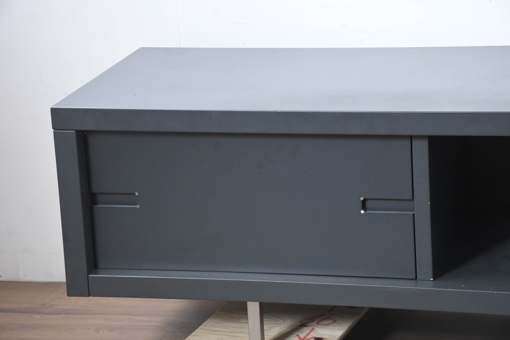 中古　美品　高級品　ACTUS(アクタス)取扱い　Poliform(ポリフォーム)社　モダンデザイン　幅2.7メートルの特大テレビボード(シアターボード、ローボード)(定価約85万円)(R-084410)