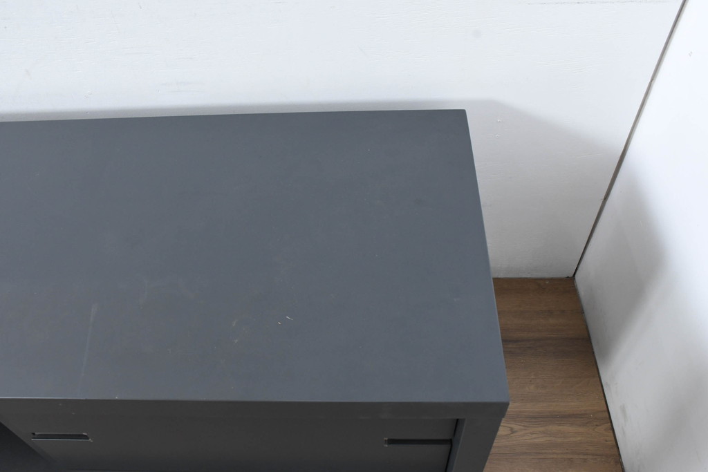 中古　美品　高級品　ACTUS(アクタス)取扱い　Poliform(ポリフォーム)社　モダンデザイン　幅2.7メートルの特大テレビボード(シアターボード、ローボード)(定価約85万円)(R-084410)