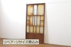 【セミオーダー家具実例】格子戸4枚セットに高品質リペアを施しました。お客様のご希望に合わせてリサイズ。新たに引手を取り付け、ガラスは当社オリジナルの麻の葉紋様ガラスへ交換。お色味は当店商品を参考にお仕上げしました。(障子戸、引き戸、建具)