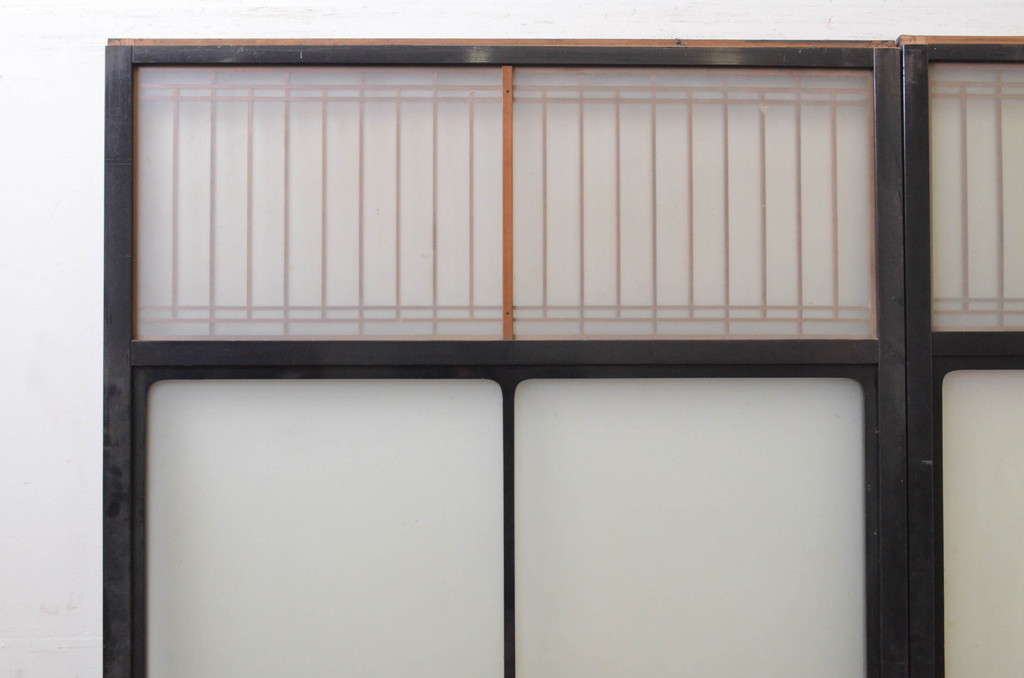 アンティーク建具　富山産　漆塗り　和モダンな空間作りにおすすめの上質な幅広ガラス戸2枚セット(引き戸、ガラス戸)(R-070929)