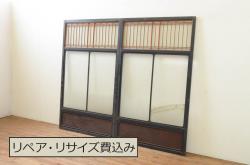 くぐり戸をリペア&カスタム!網を取り外しガラスを取り付け。既存の戸車・金具を取り外し、鍵跡付近の裏側に板を張り付け。色味は当店商品を参考に着色し、外部向けの塗料にて仕上げ。(蔵戸、建具、玄関戸)