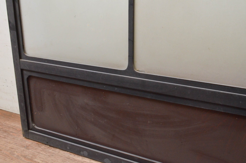 アンティーク建具　富山産　漆塗り　和モダンな空間作りにおすすめの上質な幅広ガラス戸2枚セット(引き戸、ガラス戸)(R-070931)