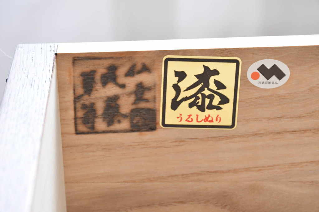 中古　美品　仙台民芸箪笥　欅産業　漆塗り　立派な杢目と牡丹があしらわれた装飾金具が美しい仙台箪笥　定価約60万円相当　(R-084679)