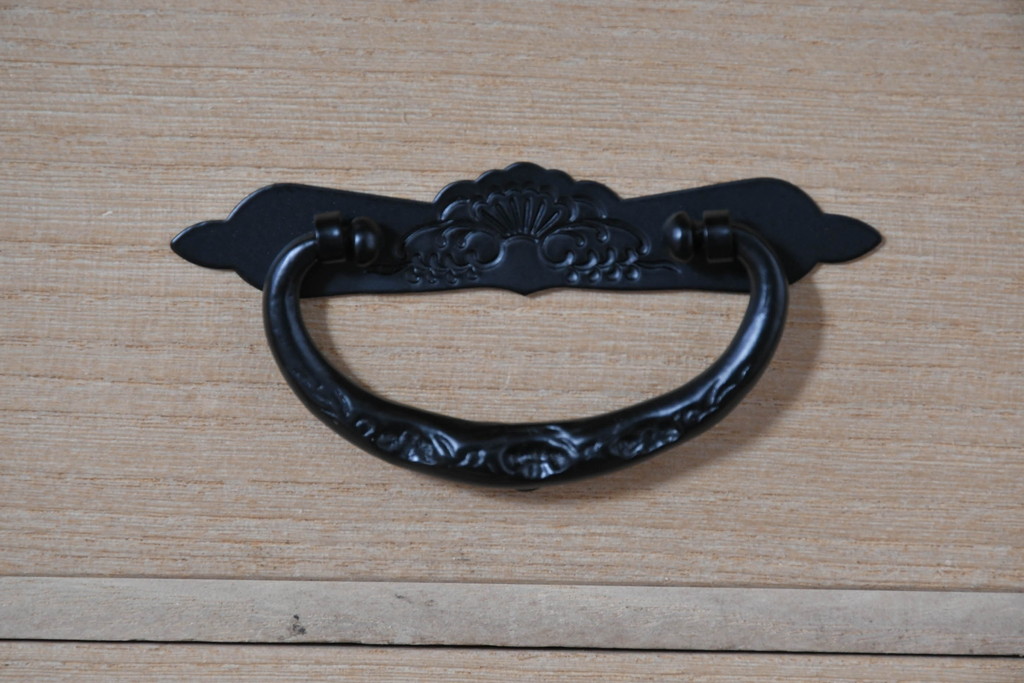 中古　美品　仙台民芸箪笥　欅産業　漆塗り　立派な杢目と牡丹があしらわれた装飾金具が美しい仙台箪笥　定価約60万円相当　(R-084679)